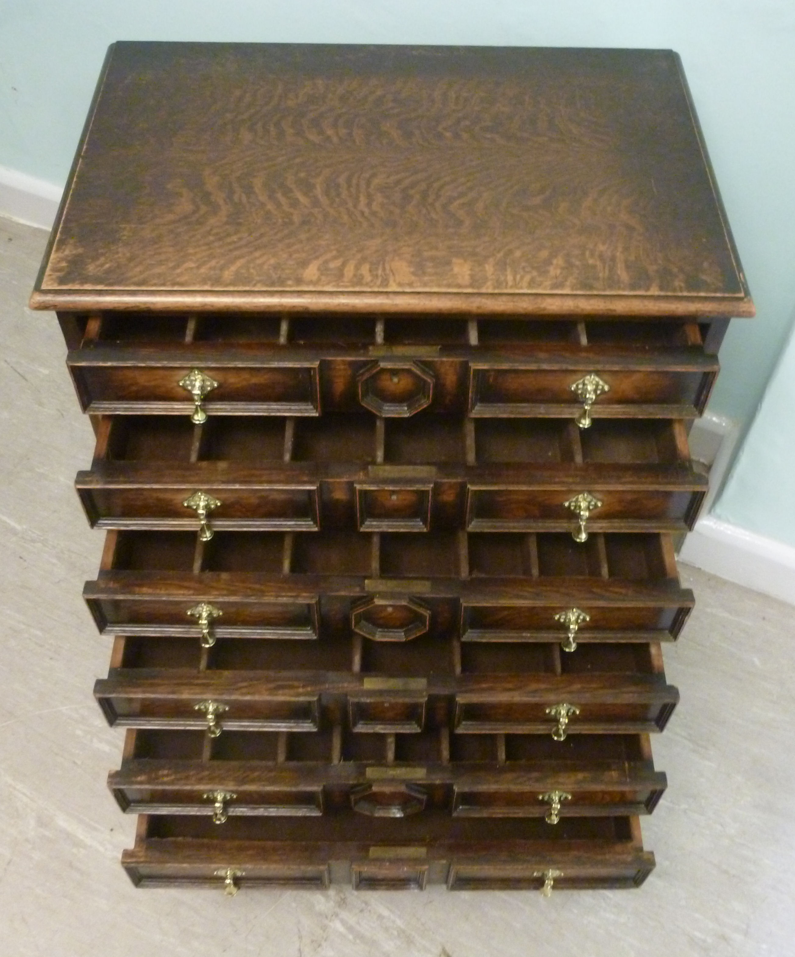 A 1920/30s oak canteen chest, having six - Image 5 of 7