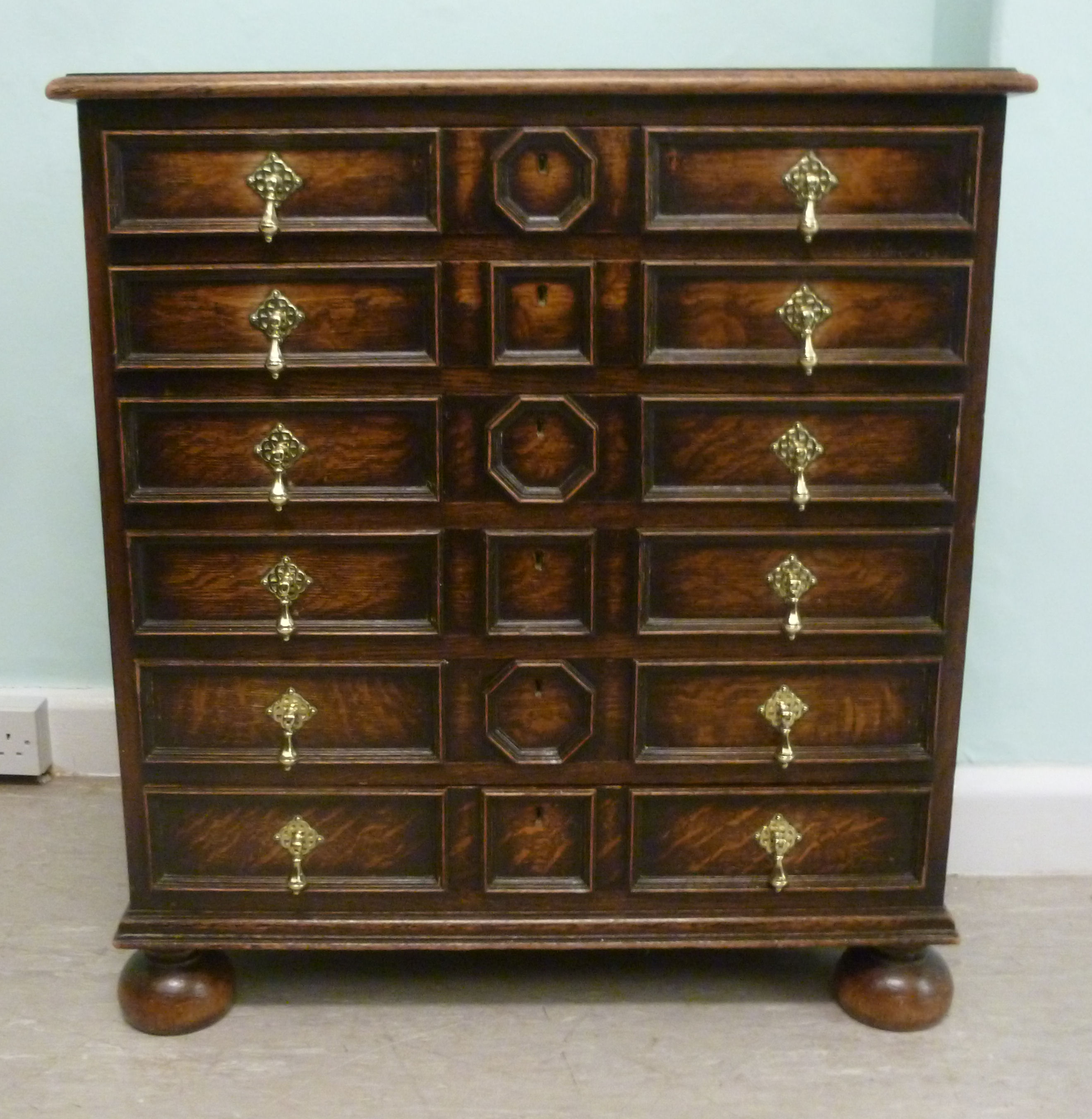 A 1920/30s oak canteen chest, having six