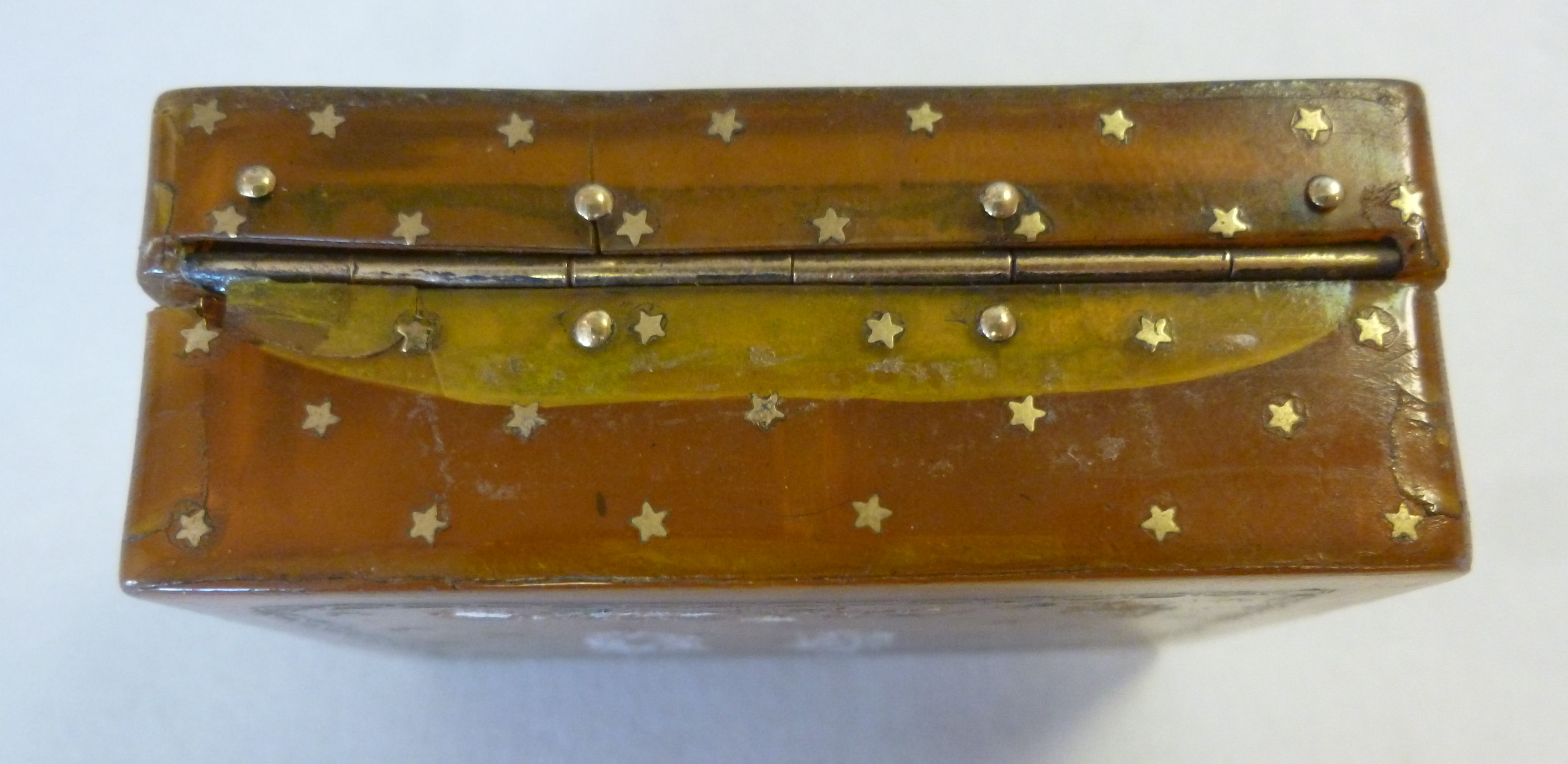 An 18thC horn trinket box, inlaid in yel - Image 4 of 7