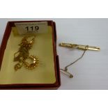 Jewellery: to include a 15ct gold bar brooch,