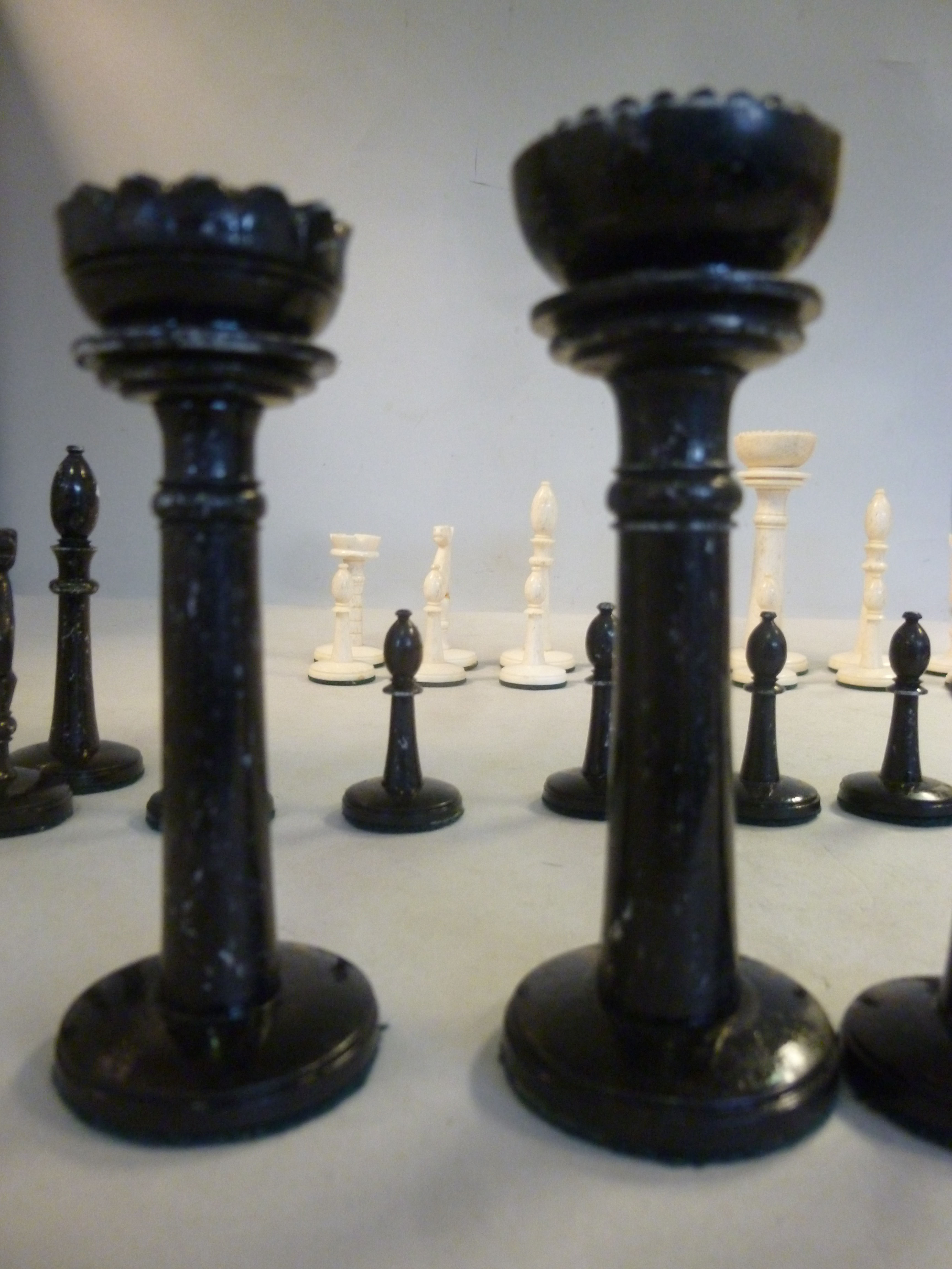 An early 20thC turned and carved bone, naturally coloured and black lacquered chess set, - Image 6 of 8