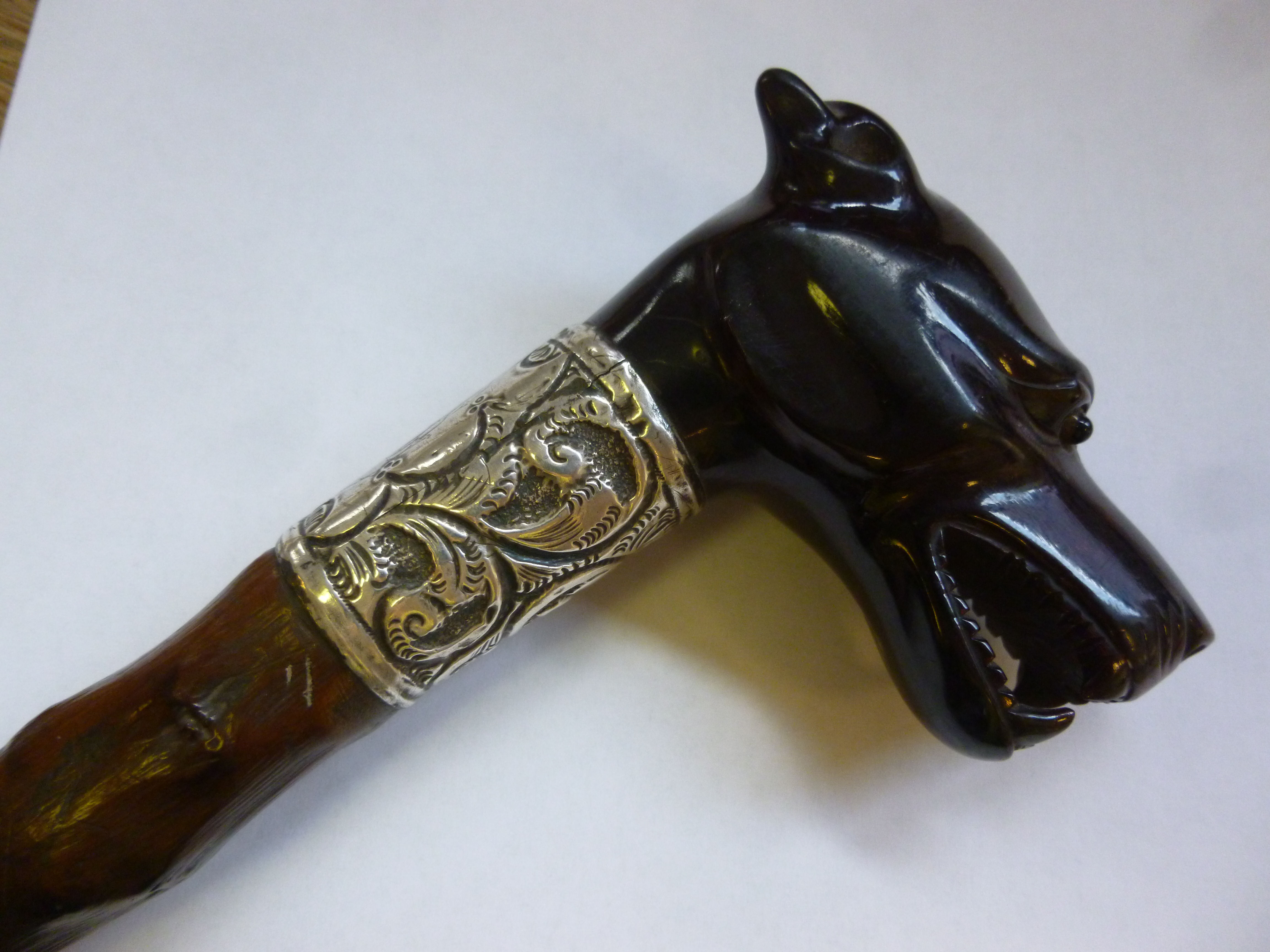 A late Victorian walking stick with a knobbly rootwood shaft and an engraved silver ferrule - Image 3 of 8