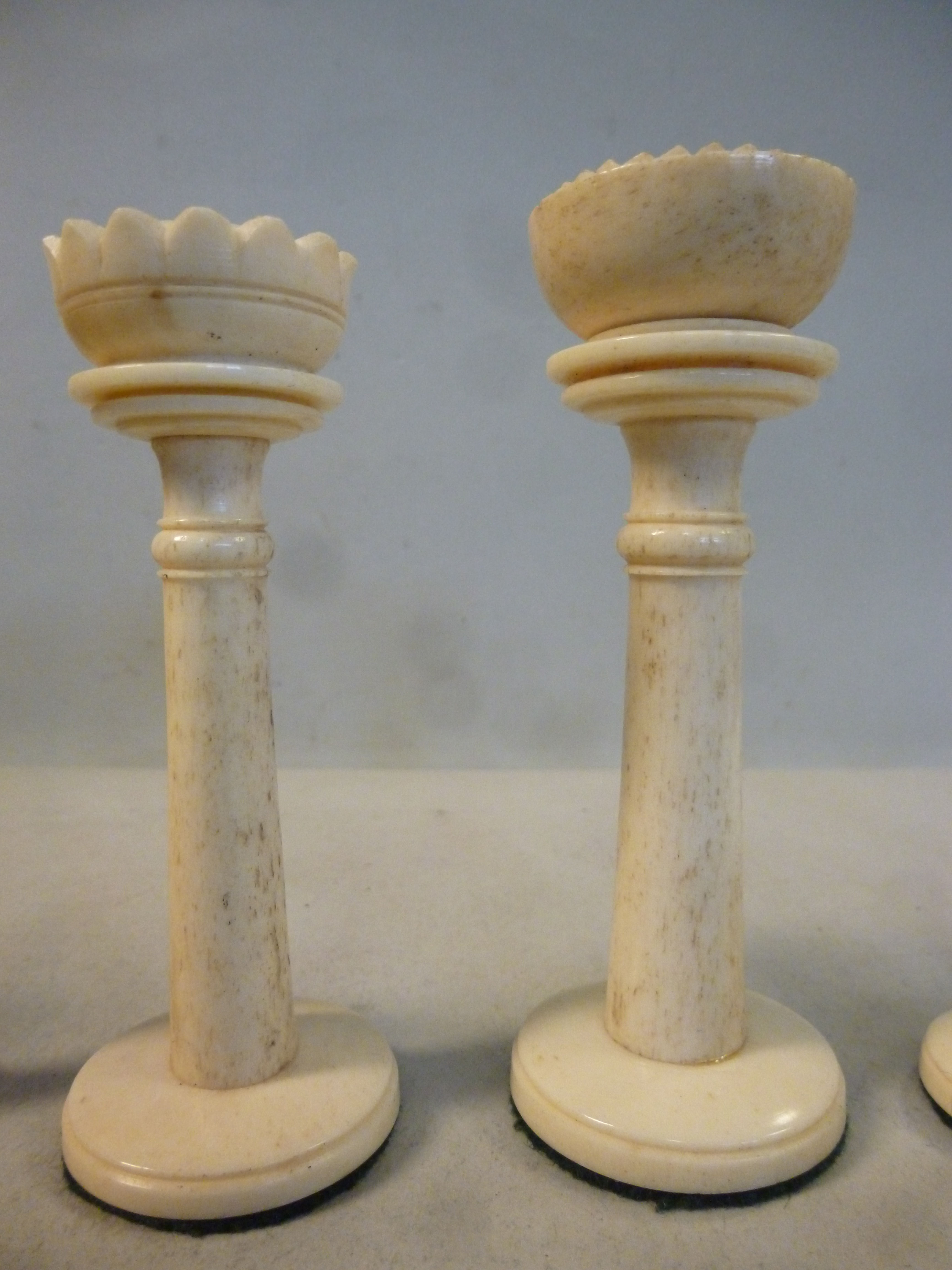 An early 20thC turned and carved bone, naturally coloured and black lacquered chess set, - Image 7 of 8