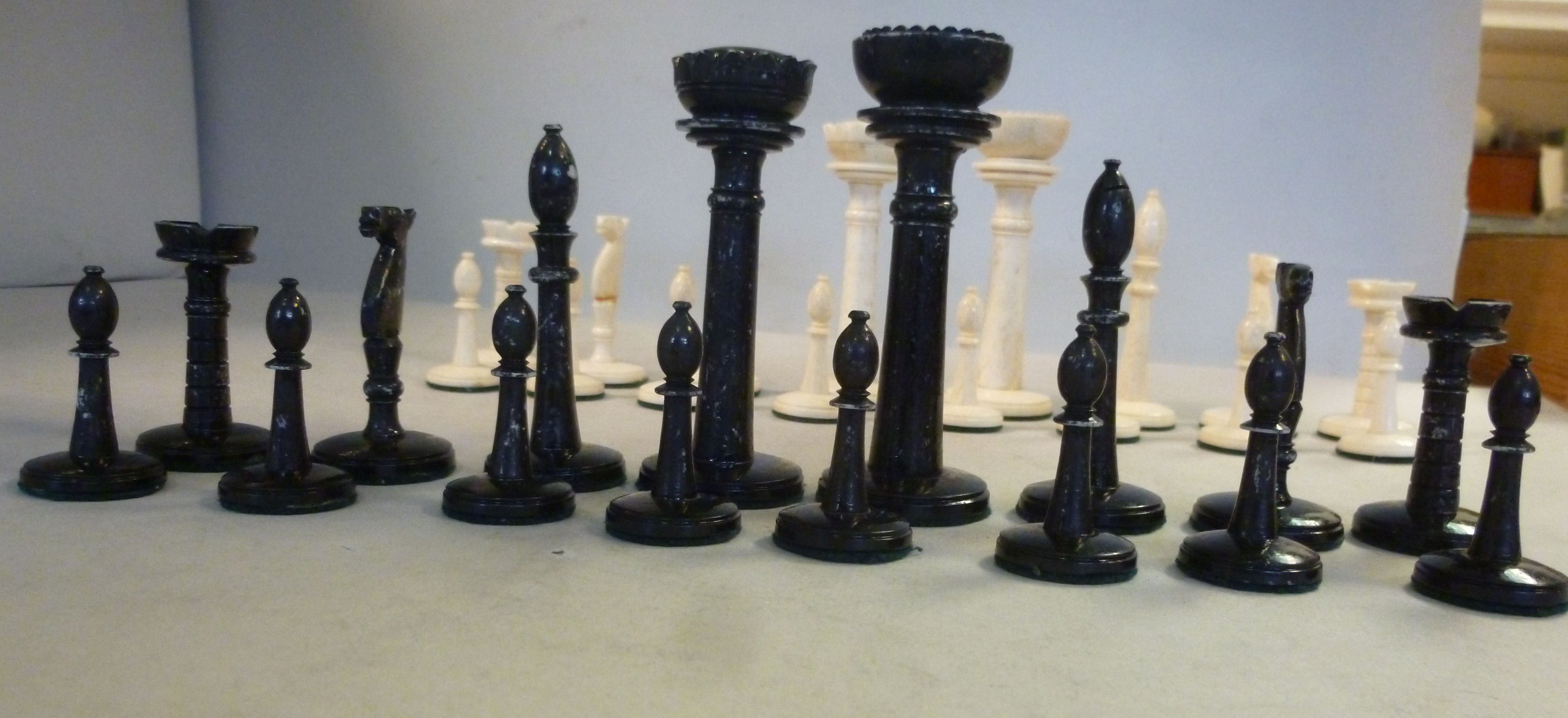 An early 20thC turned and carved bone, naturally coloured and black lacquered chess set, - Image 4 of 8
