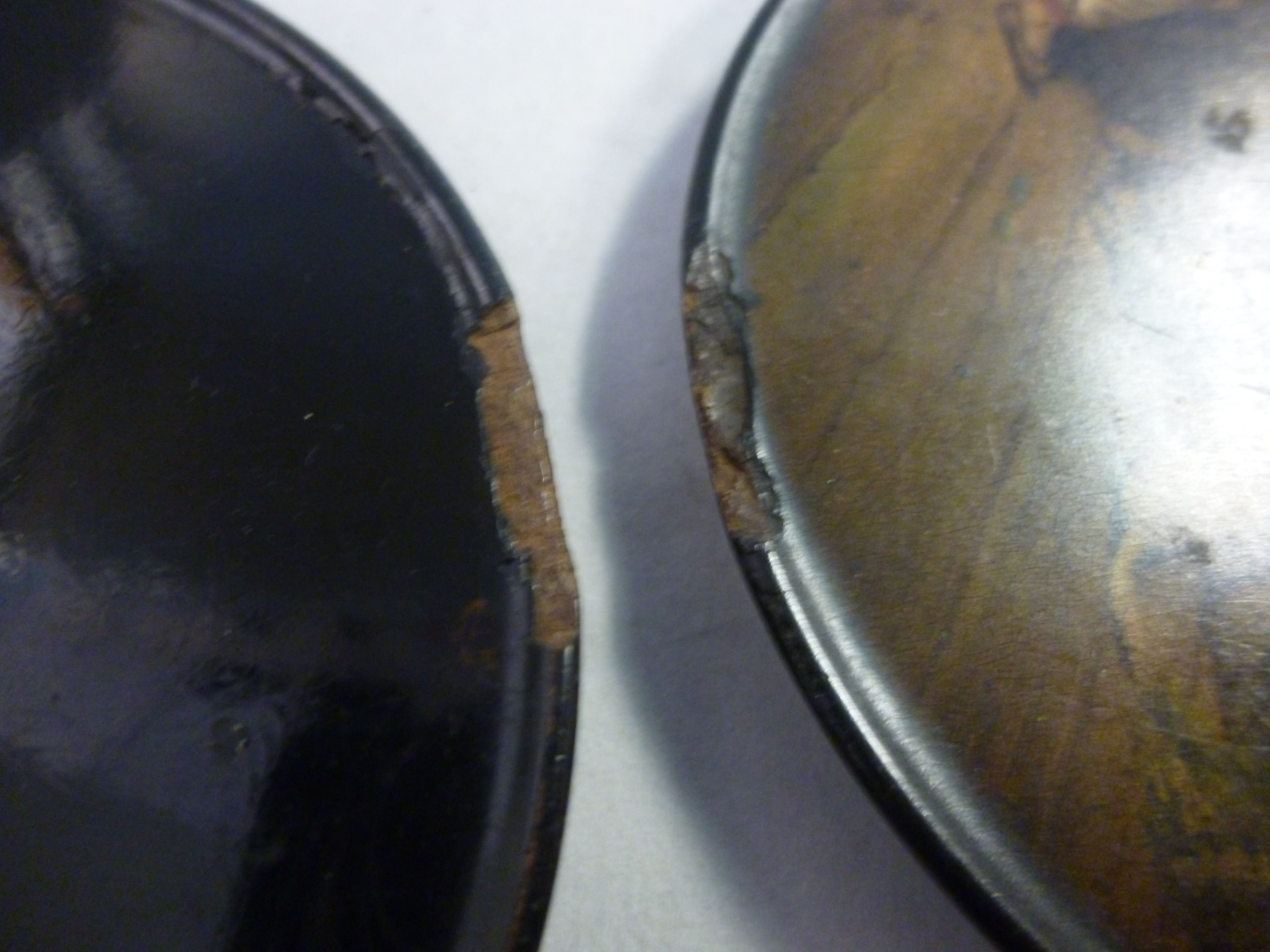 An early 19thC black lacquered papier mache shallow, circular snuff box, - Image 4 of 7