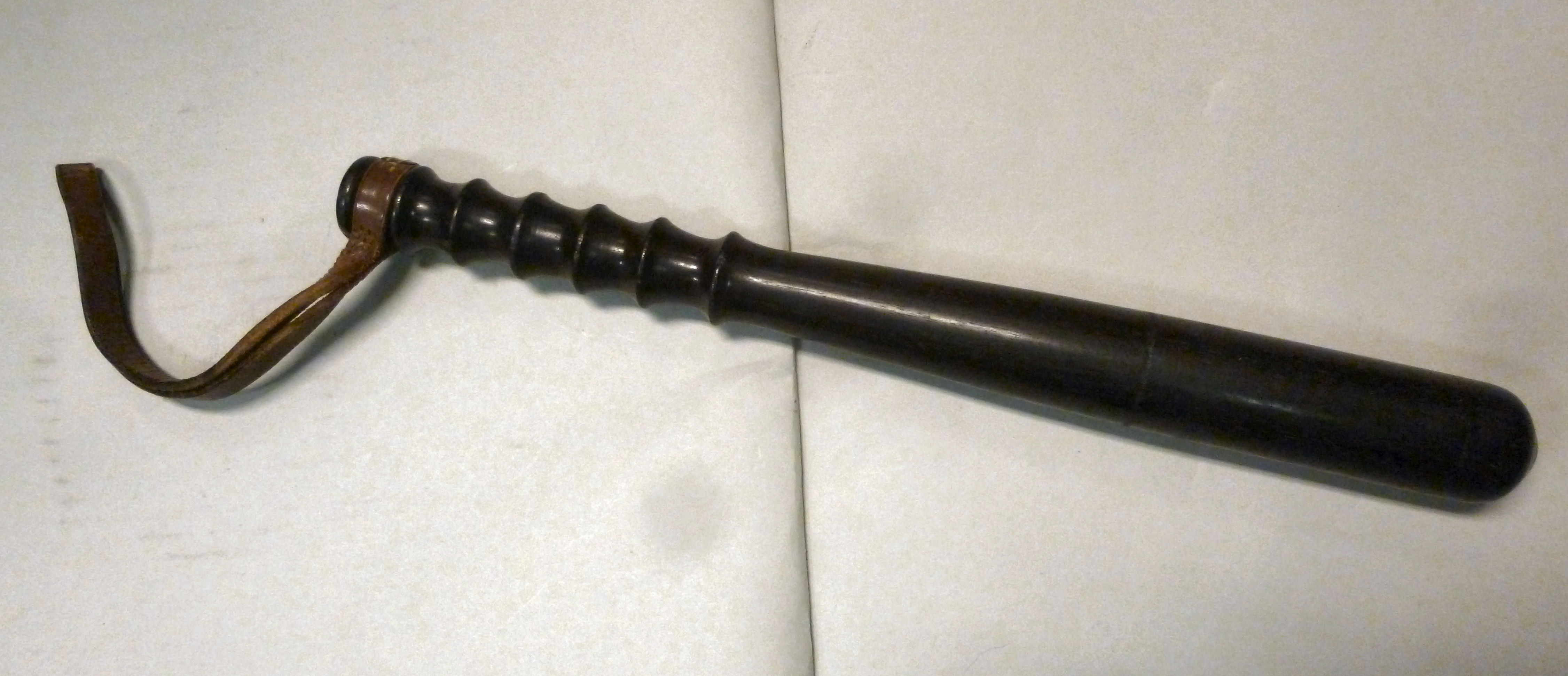 A late 19thC painted guard's wooden baton, on a wide ribbed handgrip with a leather strap 15. - Image 2 of 6