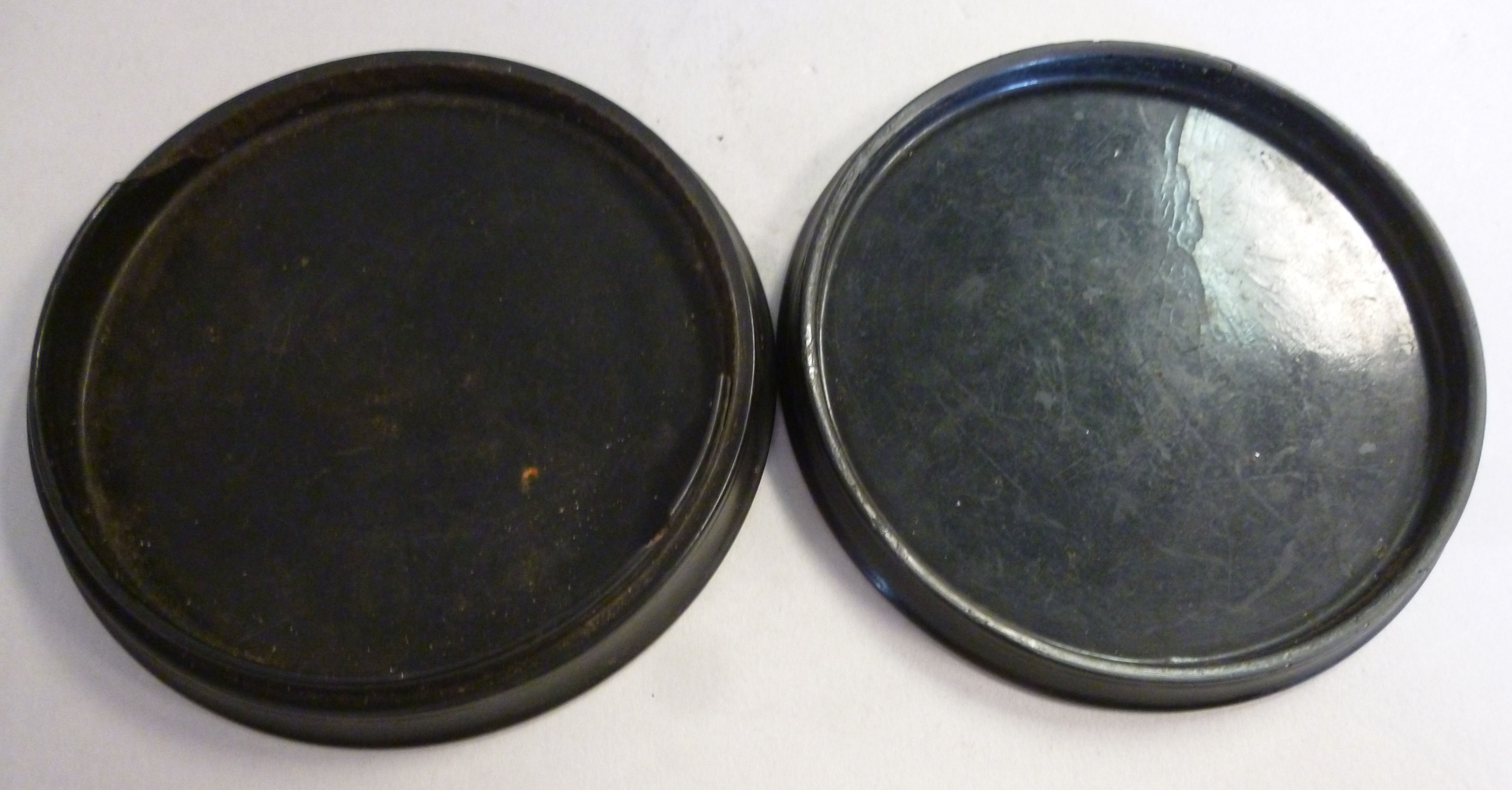 An early 19thC black lacquered papier mache shallow, circular snuff box, - Image 6 of 7