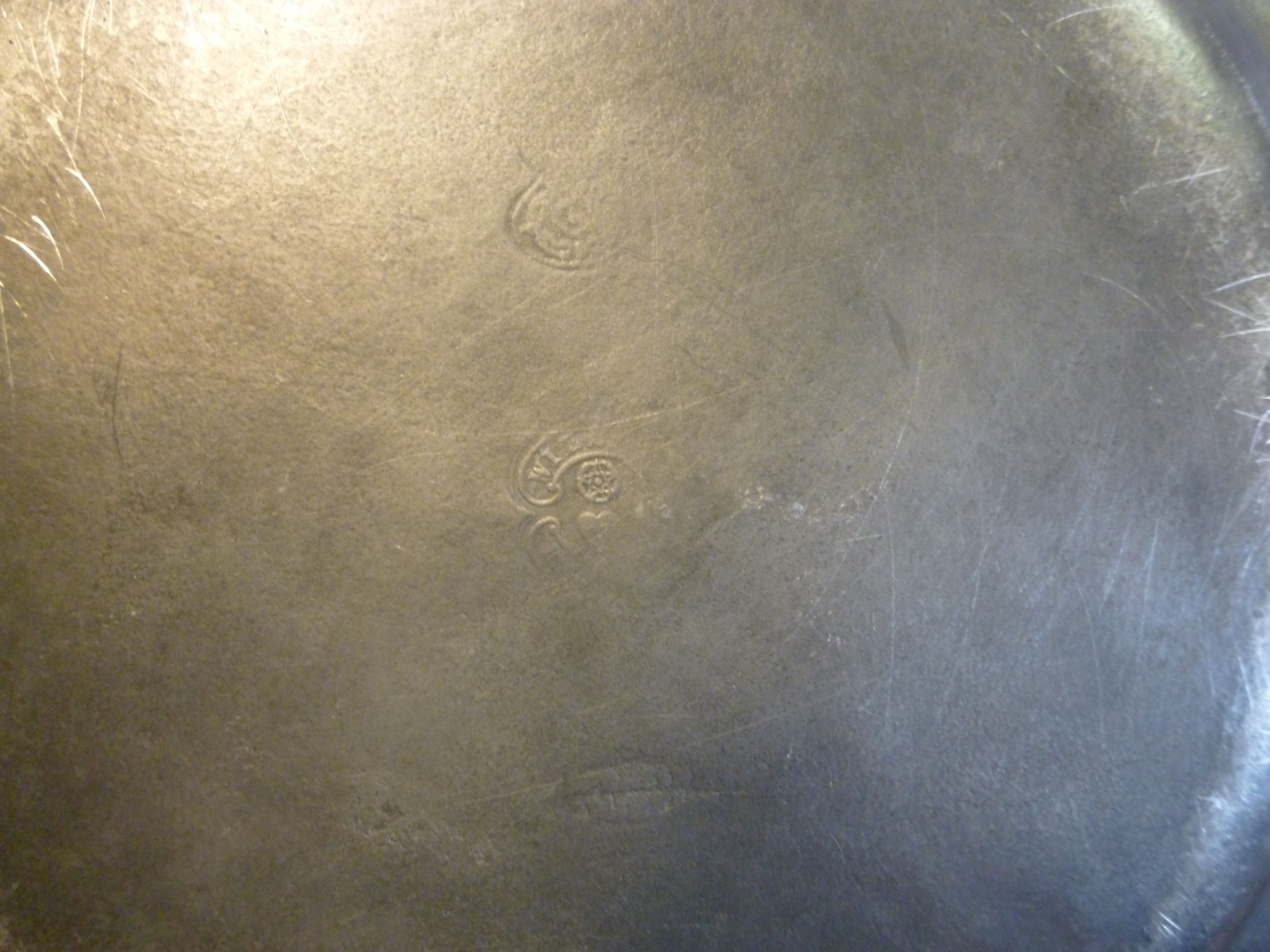 A pair of 18thC pewter plates with wavy borders 11. - Image 3 of 8