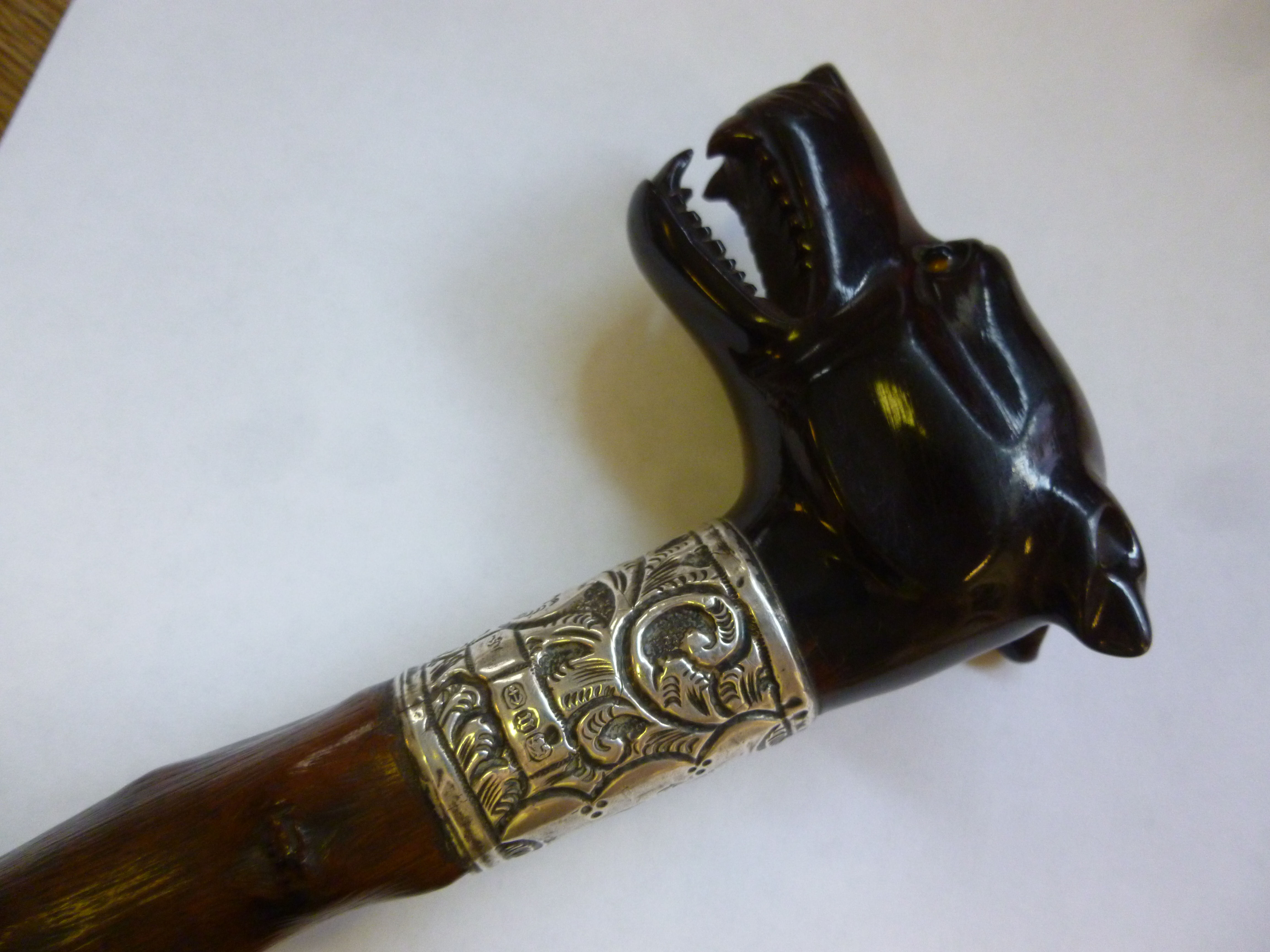 A late Victorian walking stick with a knobbly rootwood shaft and an engraved silver ferrule - Image 6 of 8