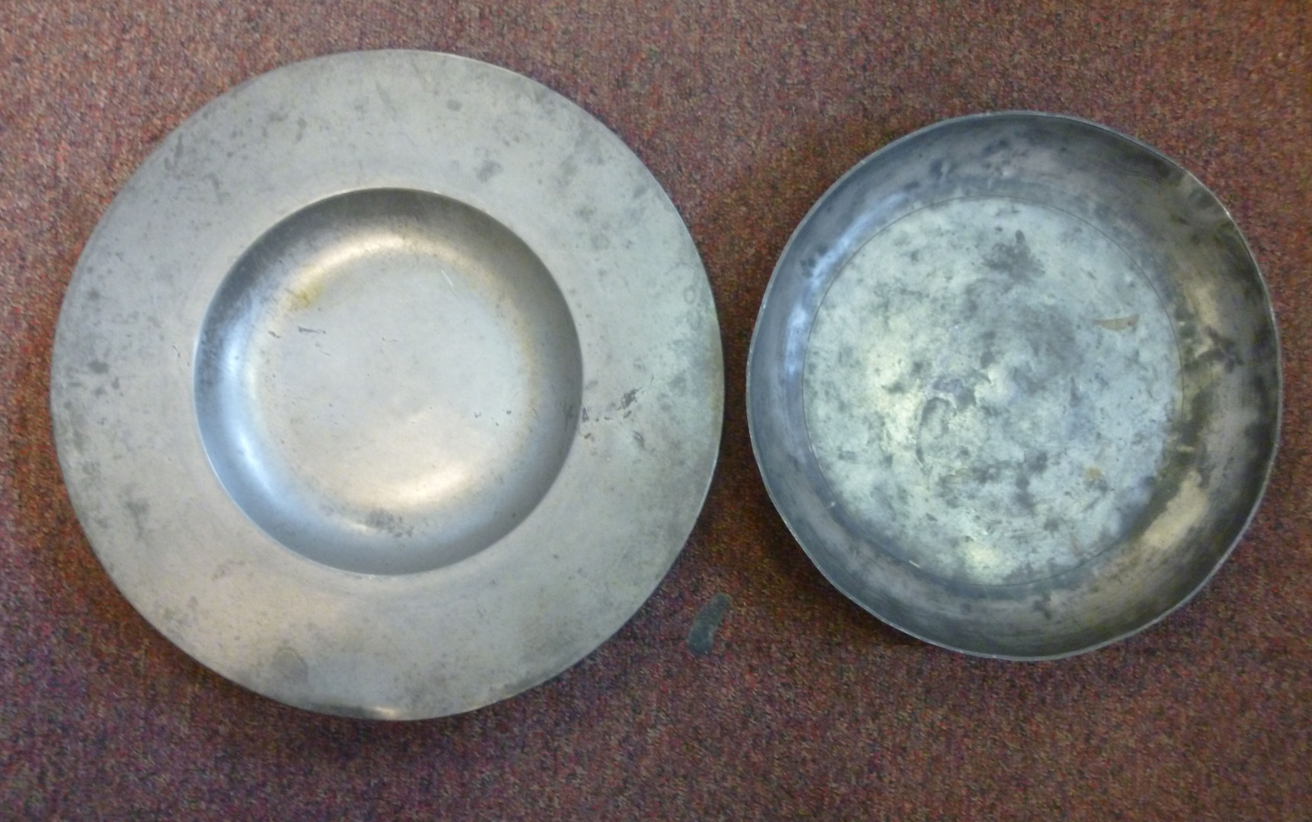 An 18thC Henry Maxted pewter dish with a wide, - Image 2 of 8