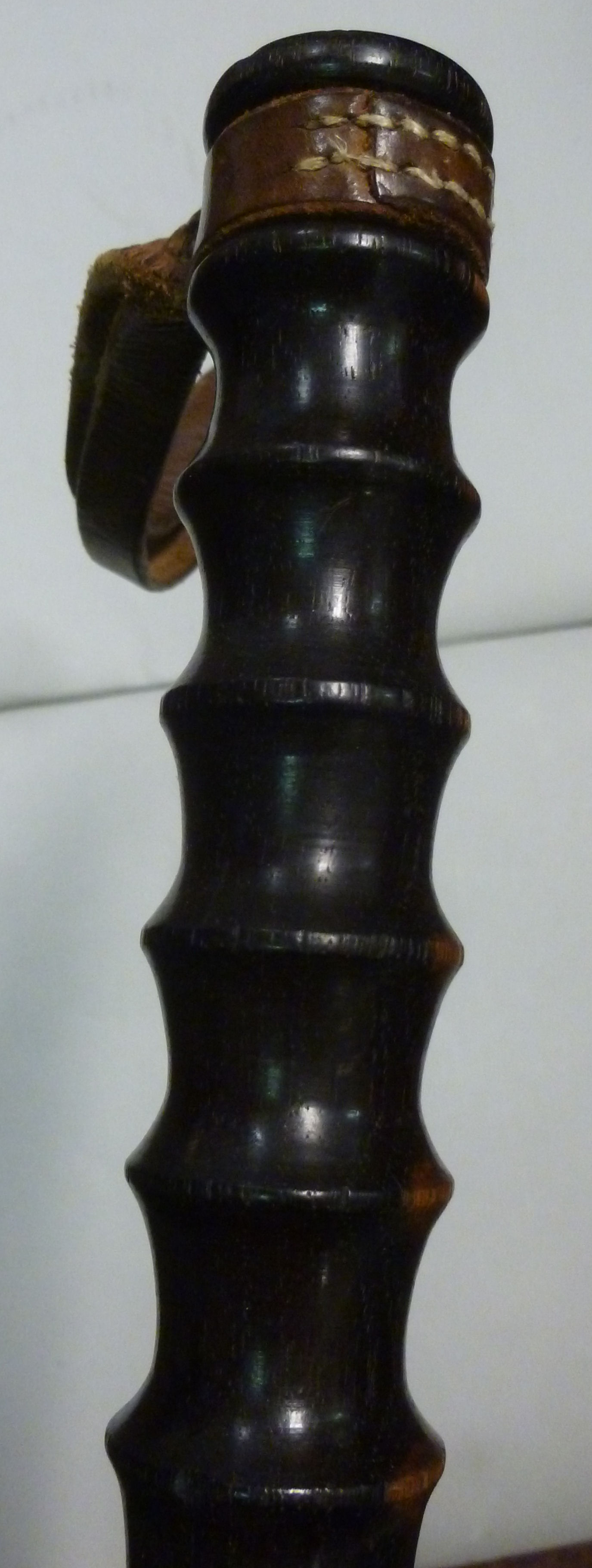 A late 19thC painted guard's wooden baton, on a wide ribbed handgrip with a leather strap 15. - Image 3 of 6