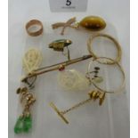 Gold and yellow metal jewellery: to include a pair of earrings with Chinese and jade coloured