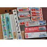 A collection of mainly 1/72 scale model kits by Lindberg, Hobbycraft, Roshima and others.