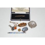 Jewellery set with opals, citrines, some enamel, etc.