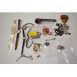 A quantity of costume jewellery,