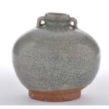 Green crackle glaze guan-type globular jar,