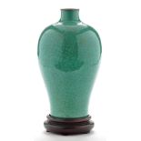 Apple green 'lulangyao' crackle glaze vase,