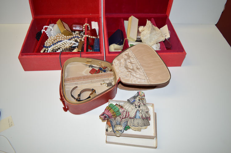 A quantity of costume jewellery, some in wool mounted jewellery boxes.