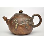 Small Japanese bronze teapot and cover, the body cast with stylized oak sprigs,