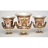 Derby 'Imari' pattern three-piece garniture, of campana shape with serpent loop handles,