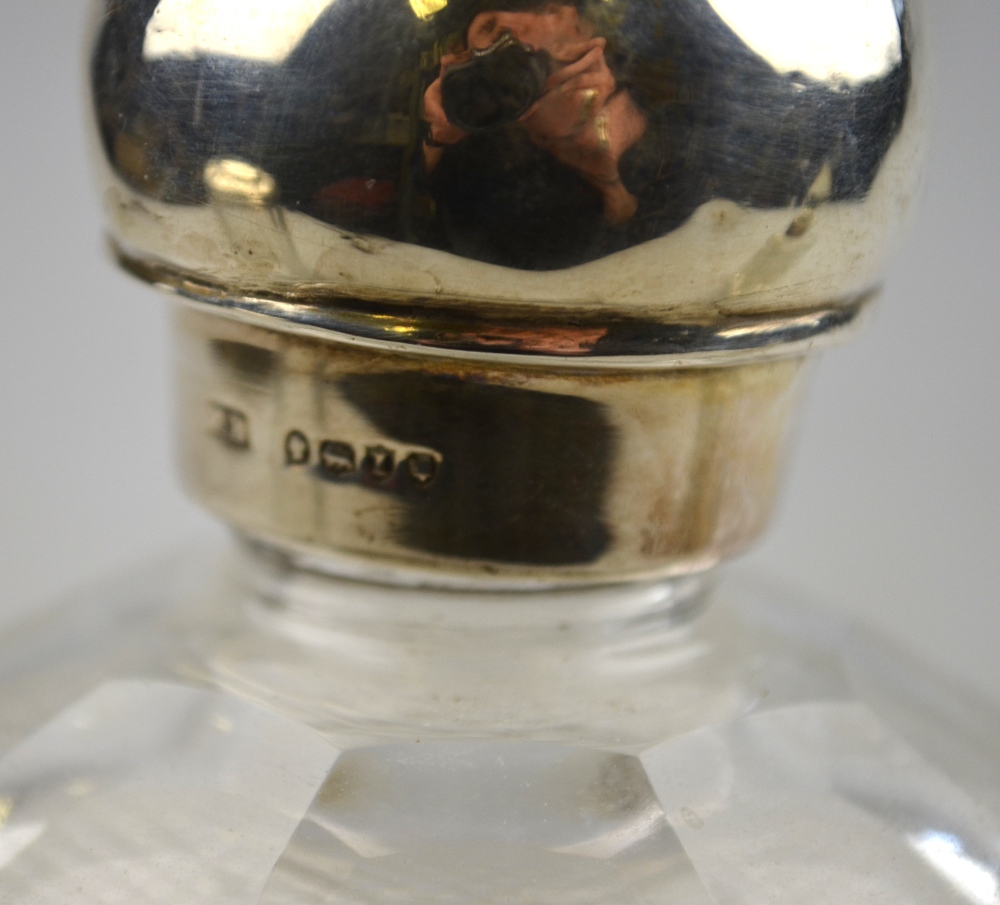 A Victorian hobnail-cut glass spherical scent bottle with silver bun screw-top, London 1884, to/w - Image 5 of 6