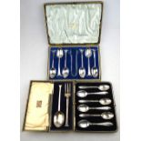 An Edwardian cased set of six teaspoons and tongs with scroll finials, Walker & Hall,