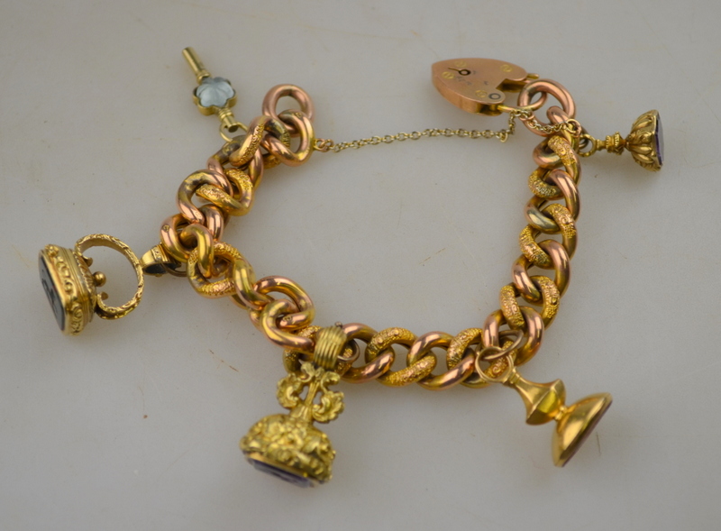 A yellow gold hollow curb linked bracelet,