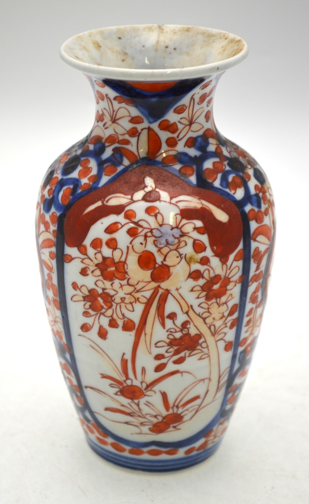 Two pairs of Japanese Imari vases, each vase with domed cover, 30 & 37 cm h. - Image 8 of 9
