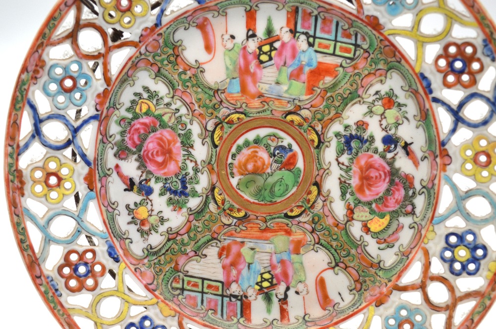A Canton famille rose dish with reticulated rim, the base with China mark, Qing dynasty, 21. - Image 3 of 4