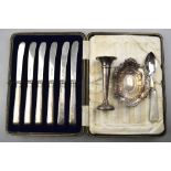 A cased set of six silver tea knives with loaded silver handles, Sheffield 1926,