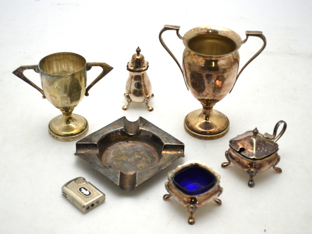 A cased set of six silver Hanoverian rat-tail teaspoons, Sheffield 1926 and a silver ashtray, - Image 4 of 6