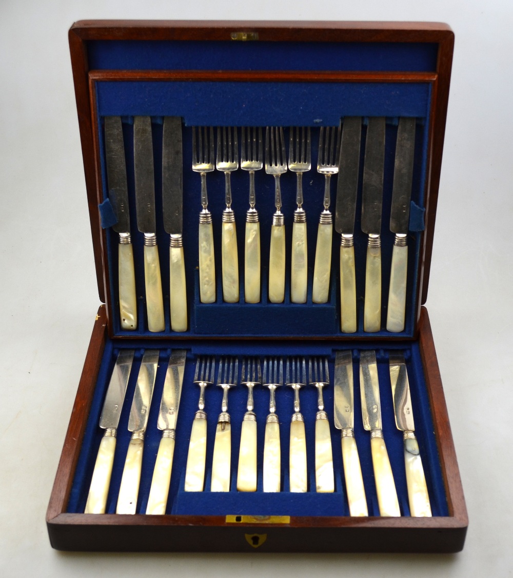 A mahogany cased set of twelve Georgian silver dessert knives and forks with reeded ferrules and - Image 3 of 5