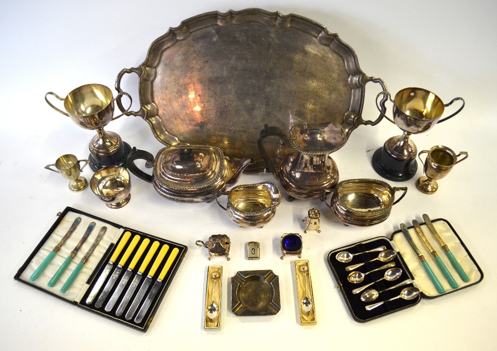 A cased set of six silver Hanoverian rat-tail teaspoons, Sheffield 1926 and a silver ashtray, - Image 2 of 6