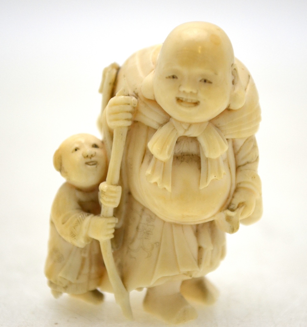 A Japanese ivory netsuke of a Shi Shi, 4 cm h. - Image 9 of 11