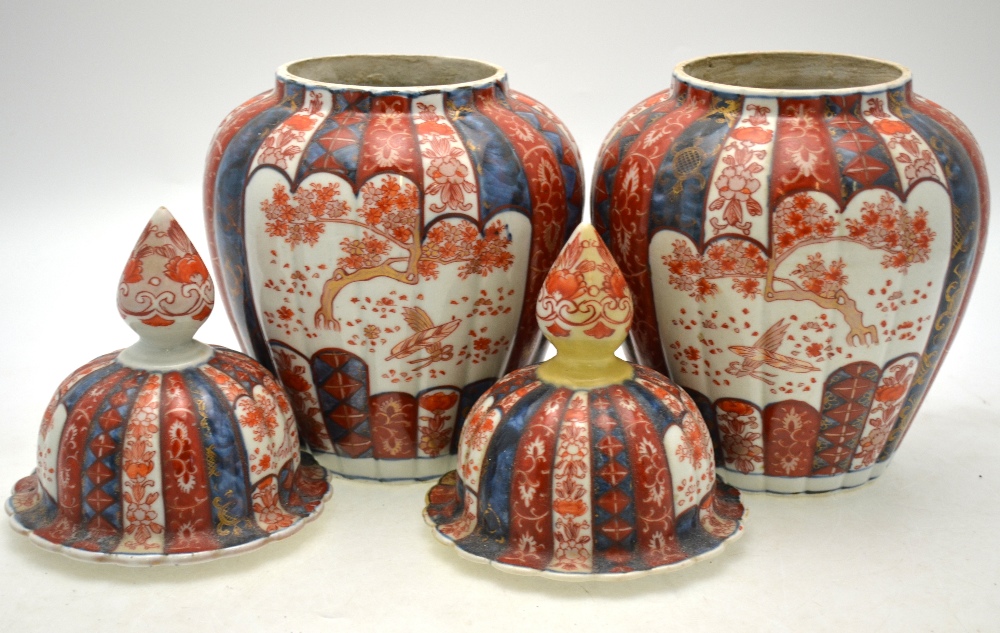 Two pairs of Japanese Imari vases, each vase with domed cover, 30 & 37 cm h. - Image 6 of 9