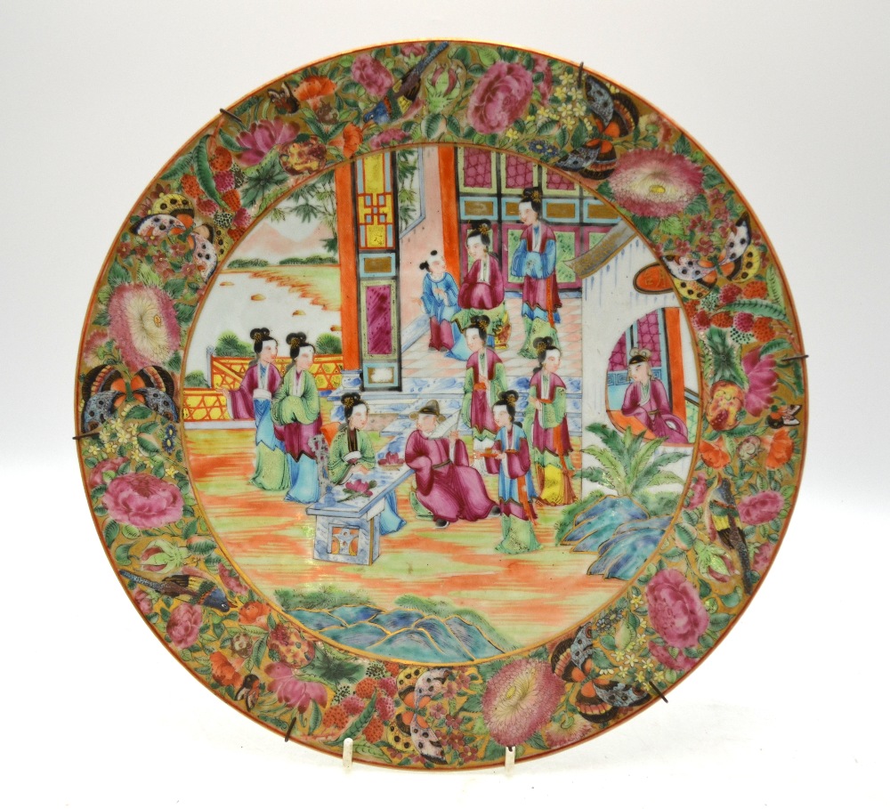A Canton famille rose dish decorated with Manchu/Chinese figures in a narrative scene, 34.5 cm diam. - Image 5 of 6