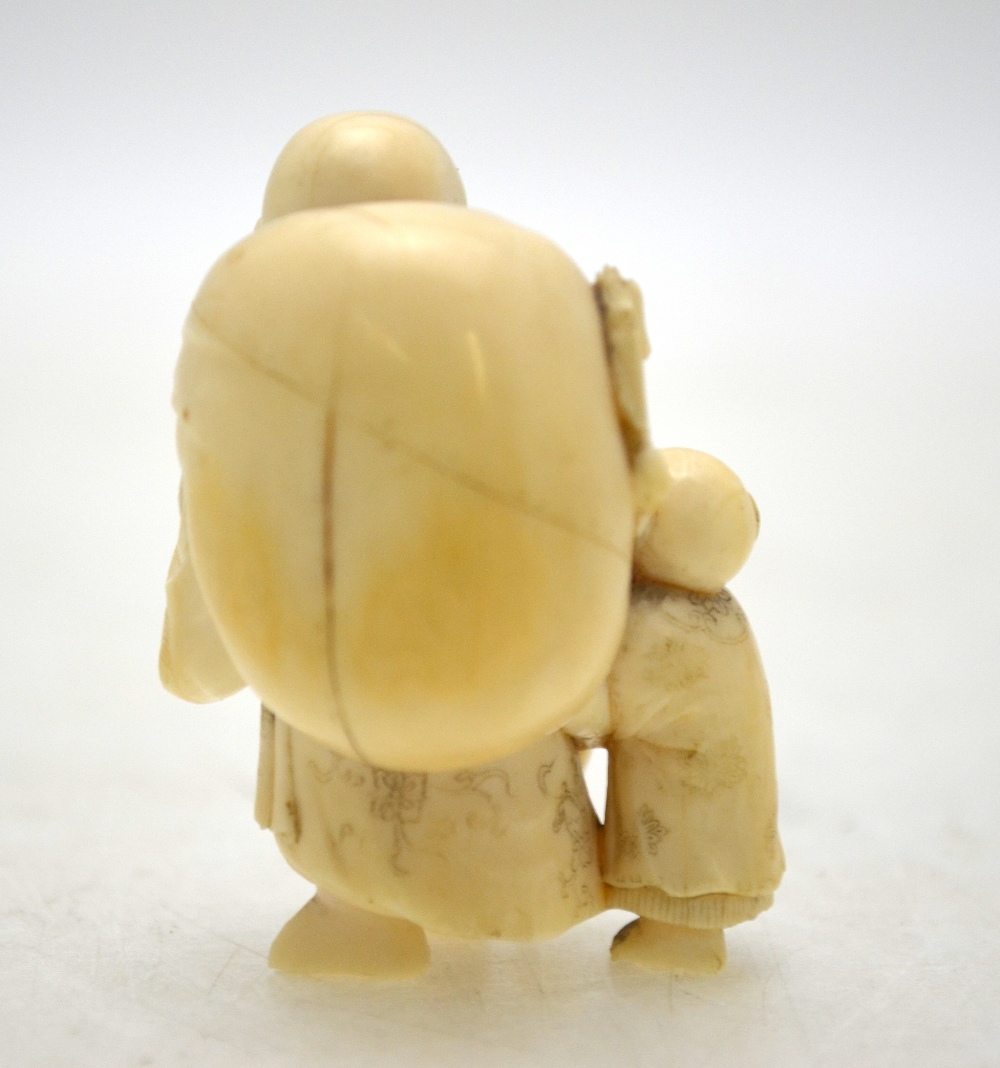 A Japanese ivory netsuke of a Shi Shi, 4 cm h. - Image 11 of 11