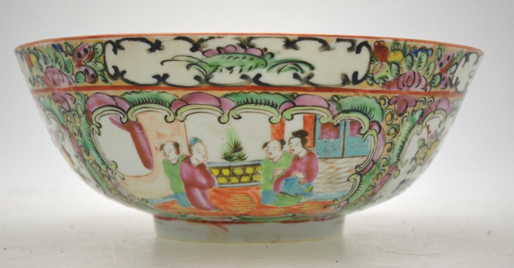 A Canton famille rose dish decorated with Manchu/Chinese figures in a narrative scene, 34.5 cm diam. - Image 3 of 6