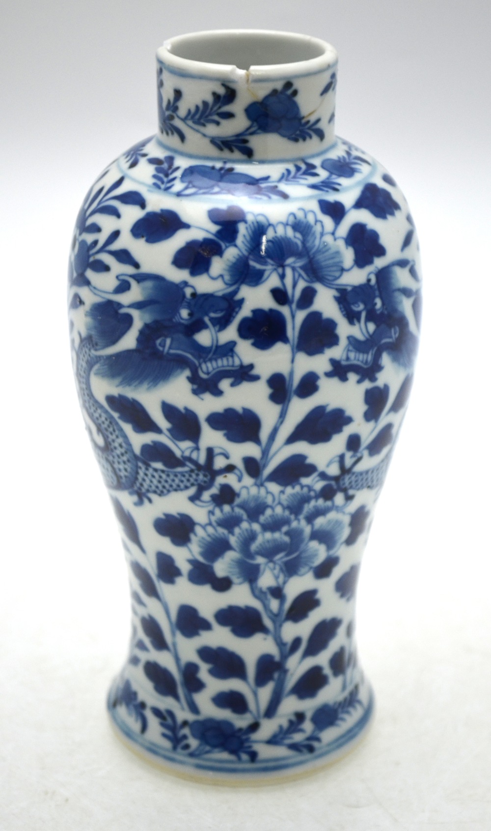 A Chinese Blue and white baluster vase d - Image 3 of 4