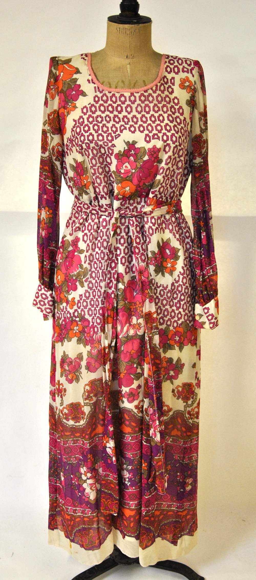 A 1970s Michael Geary pink/orange floral - Image 4 of 7