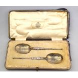 A cased pair of silver gilt Coronation Anointing spoons (serving spoon size), Saunders & Shepherd,