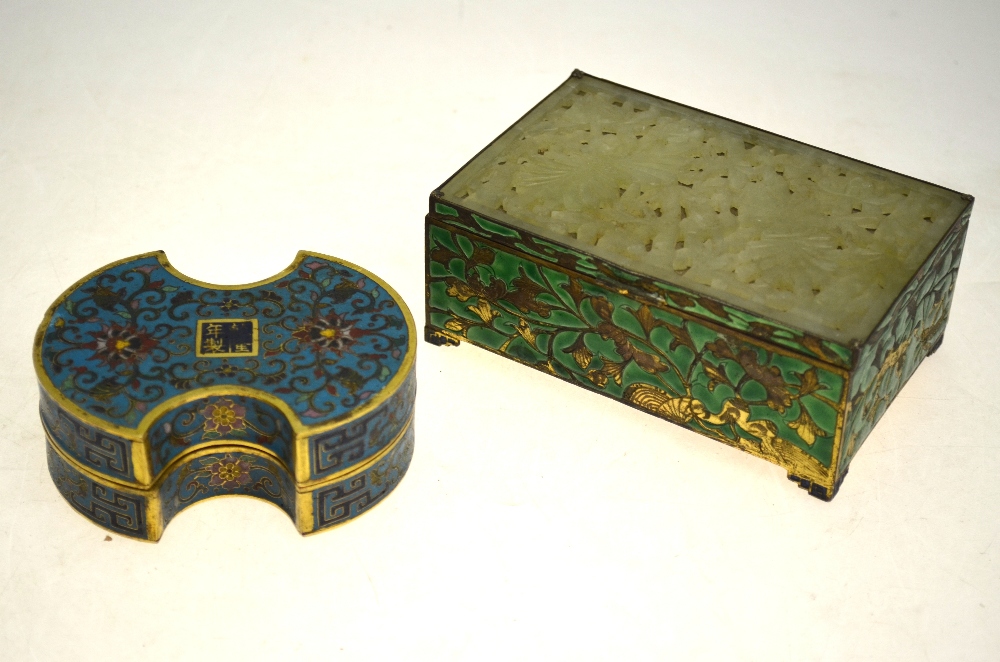 An 18th century Chinese ingot shaped cloisonne box and cover decorated with bats, - Image 4 of 6