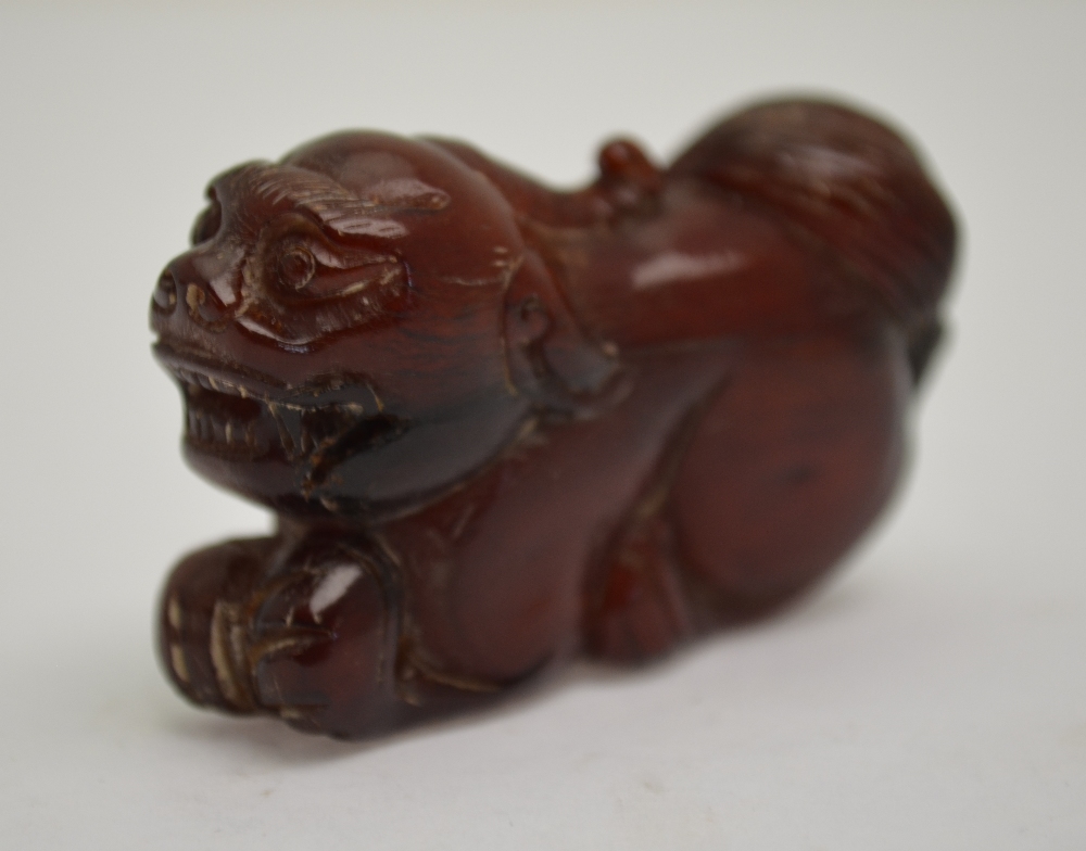 A Chinese amber carving of a fabulous animal, 5.