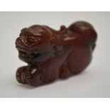 A Chinese amber carving of a fabulous animal, 5.
