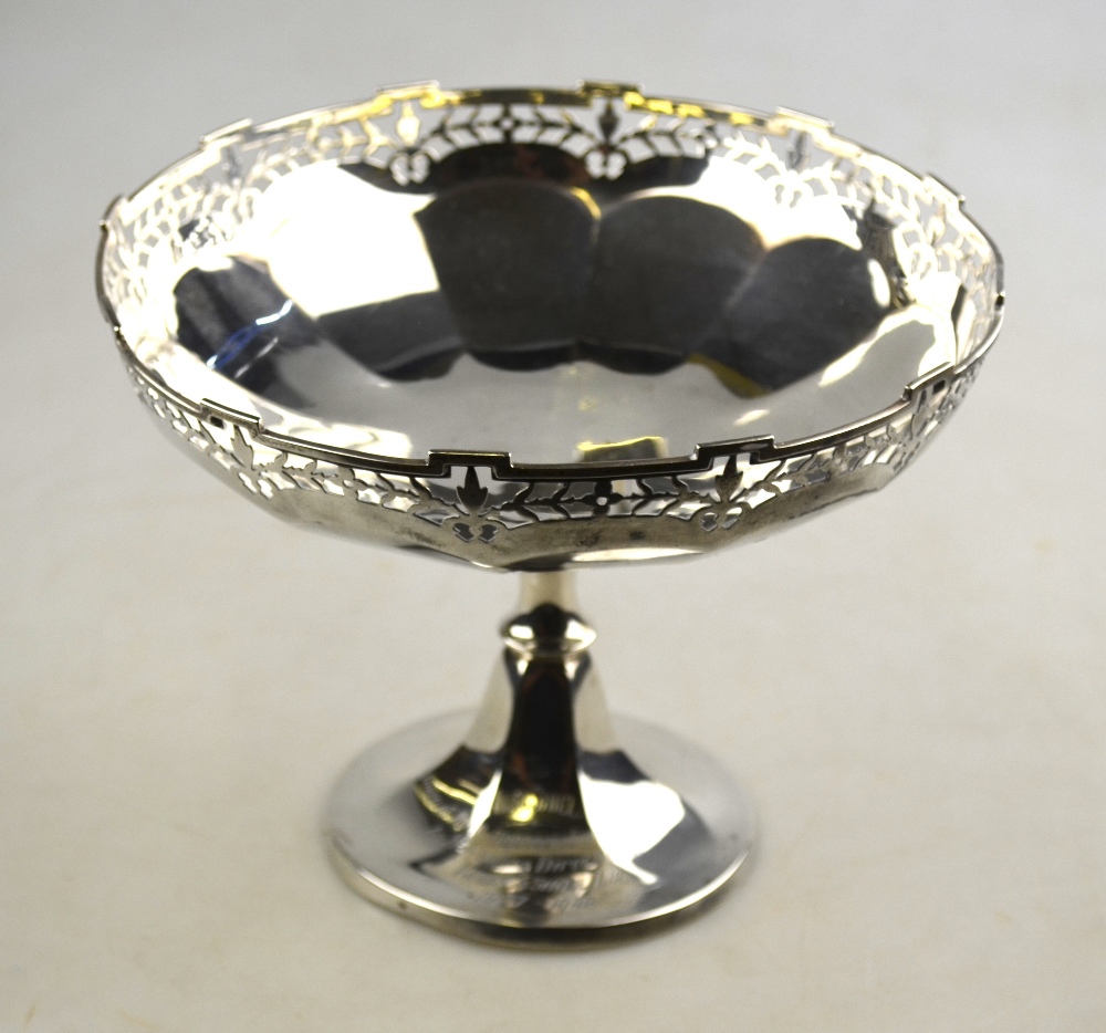 A silver comport with foliate-pierced rim, on stemmed foot, Goldsmiths & Silversmiths Co. Ltd. - Image 3 of 6