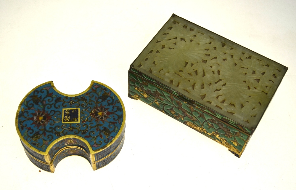 An 18th century Chinese ingot shaped cloisonne box and cover decorated with bats, - Image 2 of 6