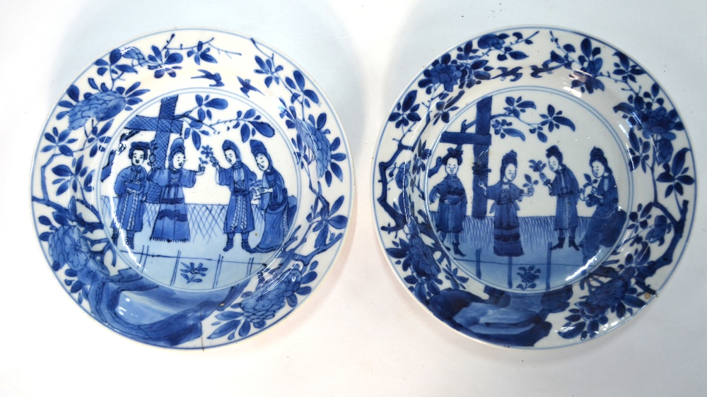 A small pair of blue and white dishes, each decorated with four figures, 15 cm diameter, - Image 2 of 9