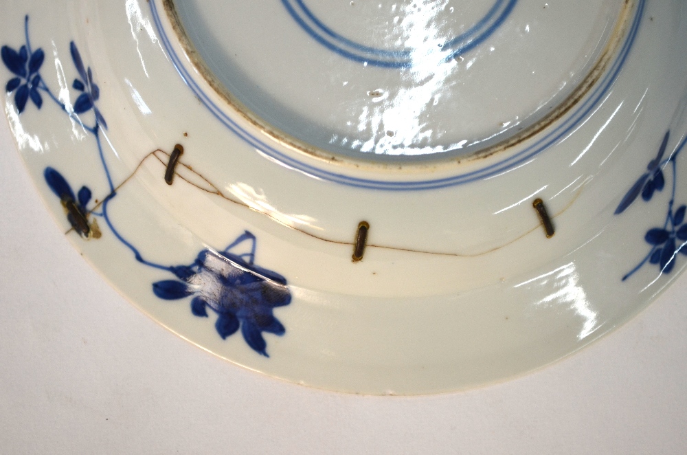 A small pair of blue and white dishes, each decorated with four figures, 15 cm diameter, - Image 4 of 9