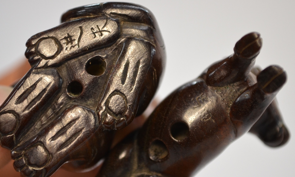 Six small Asian objects, including: two netsuke, - Image 3 of 6