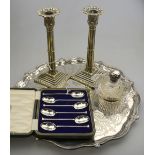 A cased set of six silver seal-top coffee spoons, Sheffield 1921, to/w a pierced silver bonbon bowl,